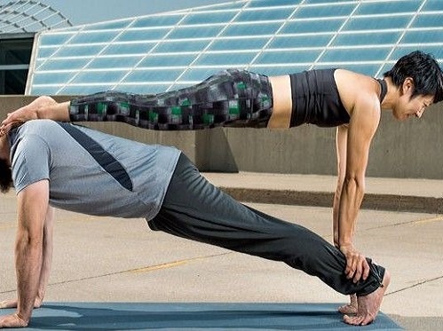 10 Playful Yoga Poses to Practice With a Partner