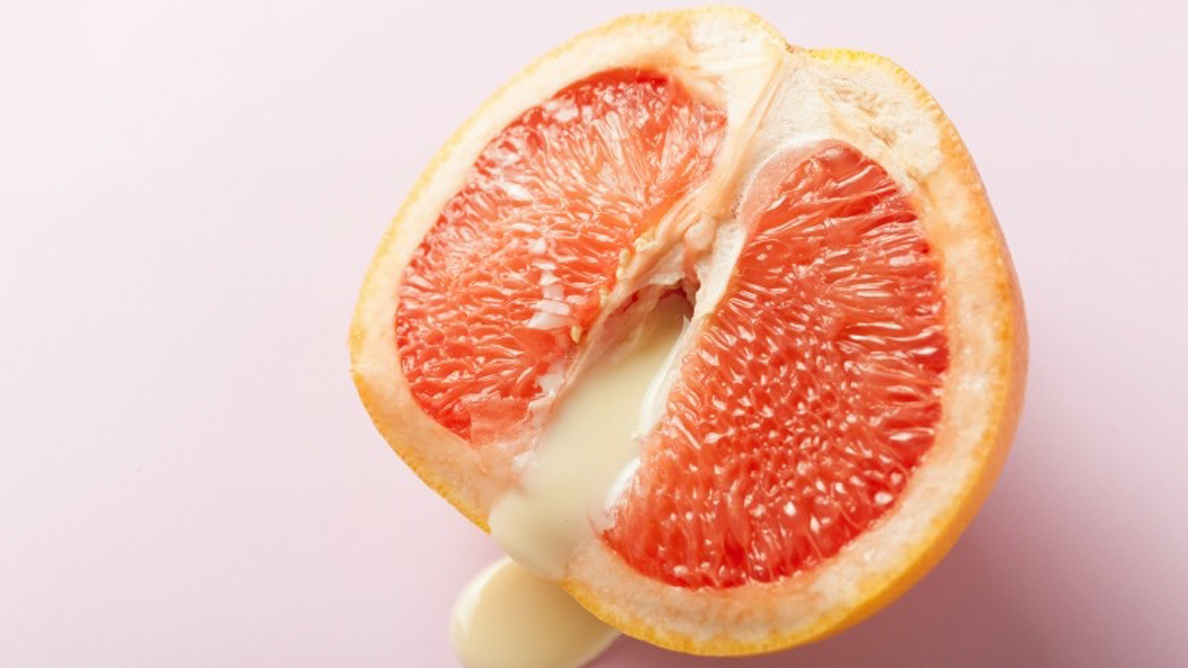 Женский половой персик. Фрукты в разрезе. Грейпфрут в разрезе. Сочный грейпфрут. Возбуждающие фрукты.